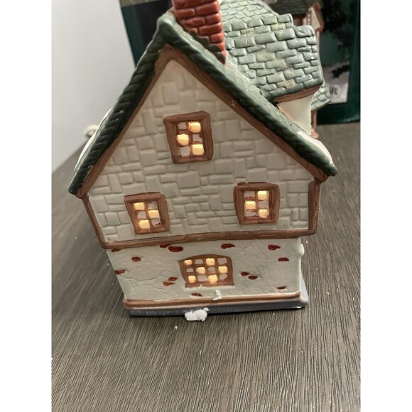 Dickens Keepsakes Roadhouse inn Porcelain Lighted House Light Kit - Picture 14 of 16